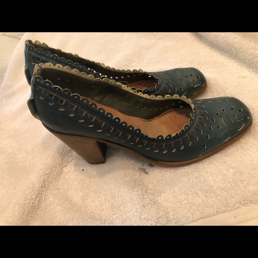 Blue MoMa Designer Italian pumps